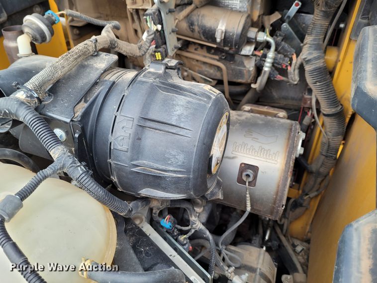 image for item BY9451 2019 John Deere 320G  skid steer loader