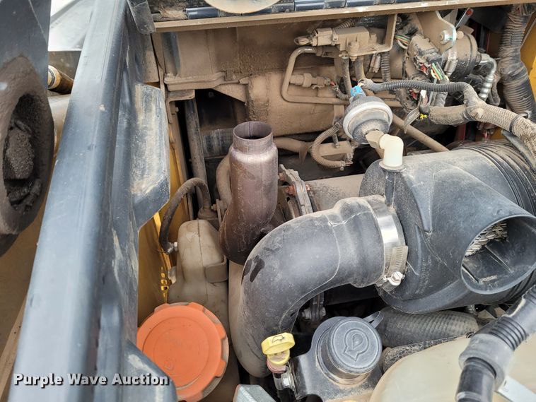 image for item BY9451 2019 John Deere 320G  skid steer loader