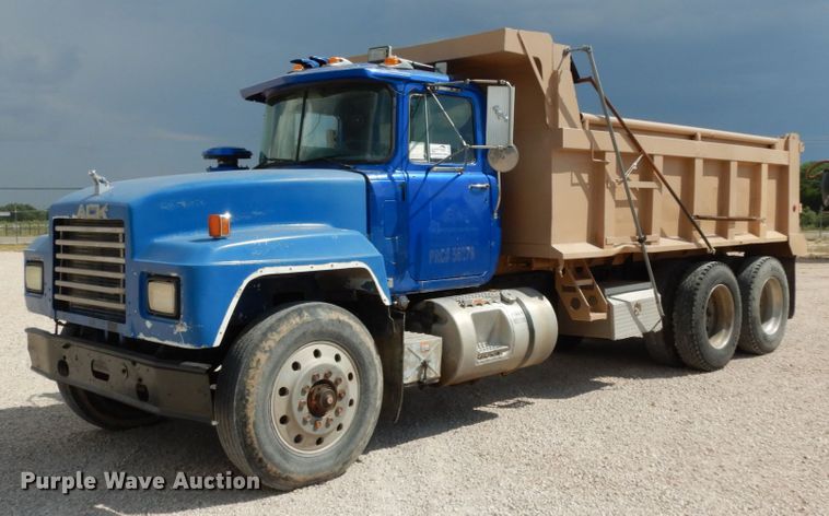 image for item DC2028 1993 Mack RD688S  dump truck