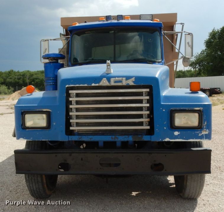 image for item DC2028 1993 Mack RD688S  dump truck