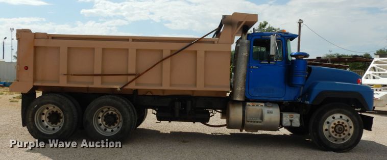 image for item DC2028 1993 Mack RD688S  dump truck