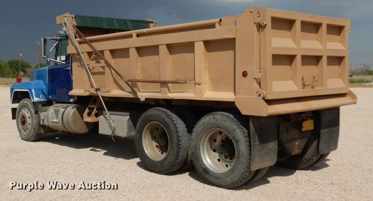 image for item DC2028 1993 Mack RD688S  dump truck