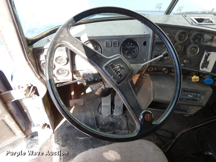 image for item DC2028 1993 Mack RD688S  dump truck