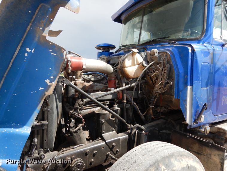 image for item DC2028 1993 Mack RD688S  dump truck