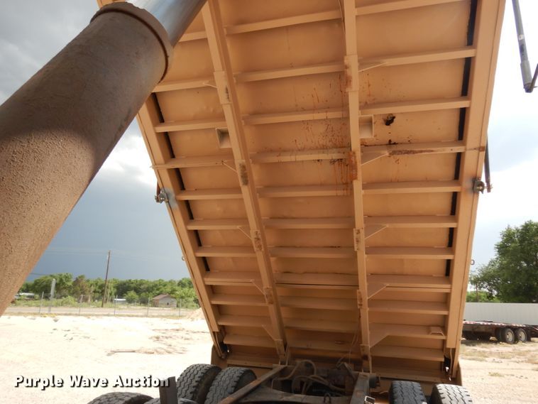 image for item DC2028 1993 Mack RD688S  dump truck