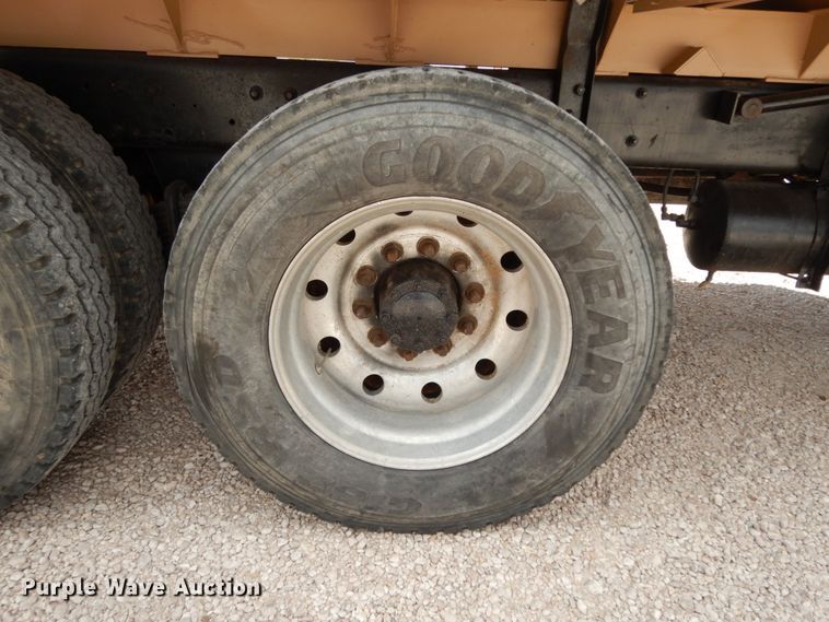 image for item DC2028 1993 Mack RD688S  dump truck