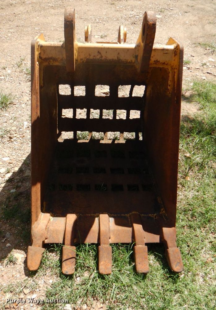 image for item DG1670 (2) excavator buckets