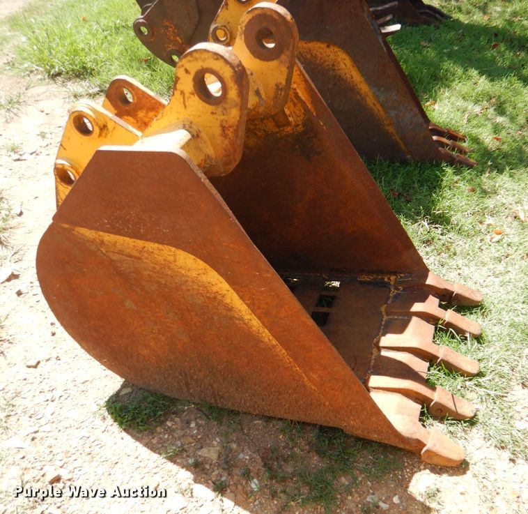 image for item DG1670 (2) excavator buckets