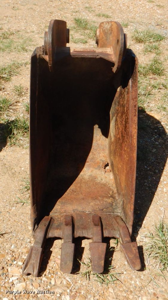 image for item DG1670 (2) excavator buckets