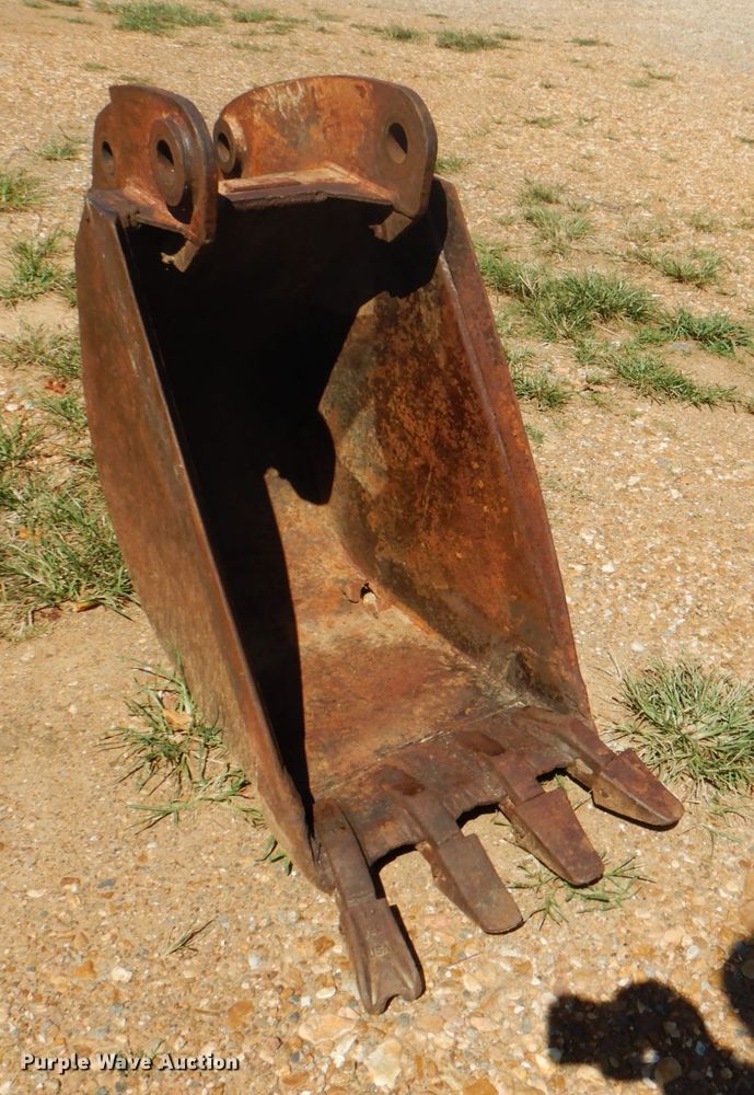 image for item DG1670 (2) excavator buckets