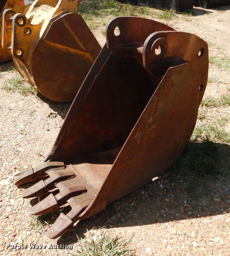 image for item DG1670 (2) excavator buckets