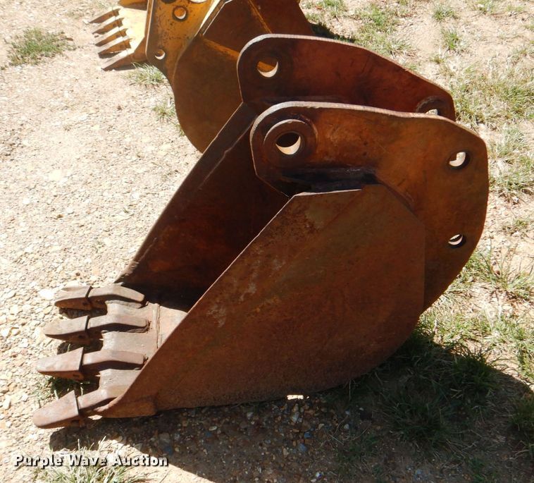 image for item DG1670 (2) excavator buckets