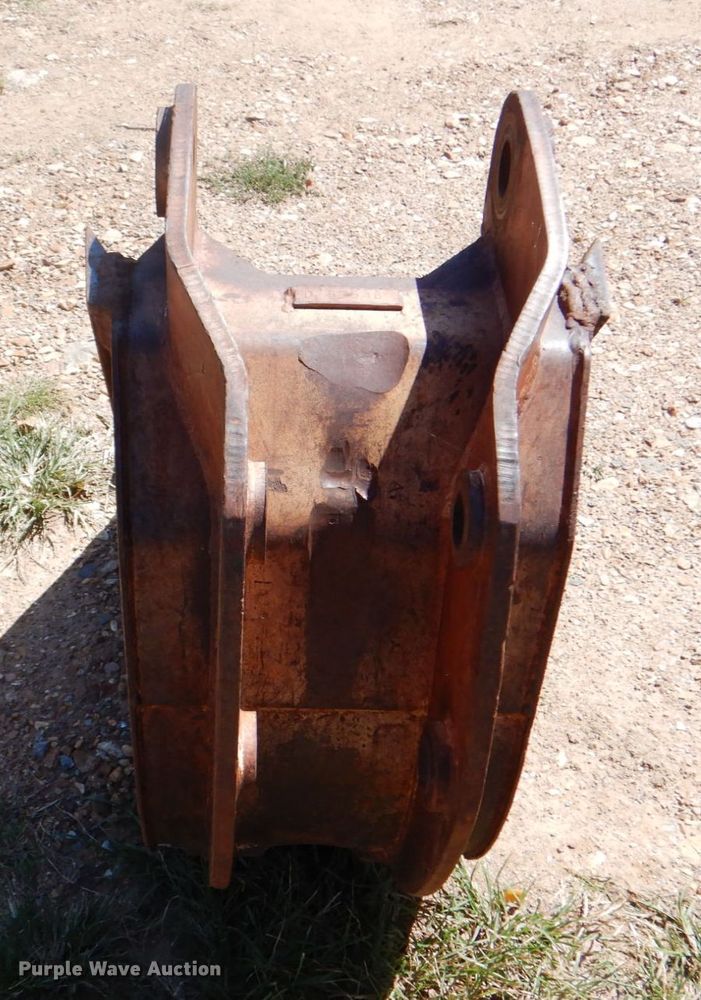 image for item DG1670 (2) excavator buckets