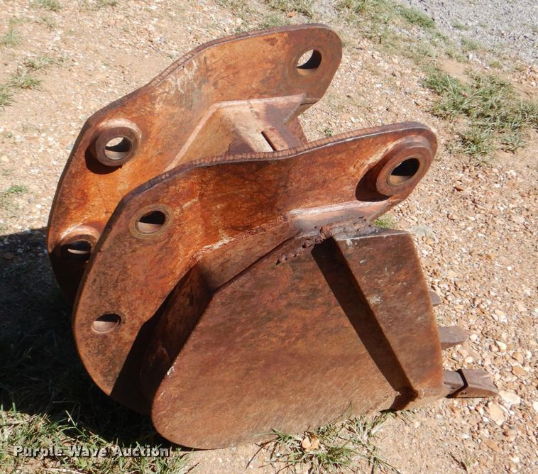 image for item DG1670 (2) excavator buckets