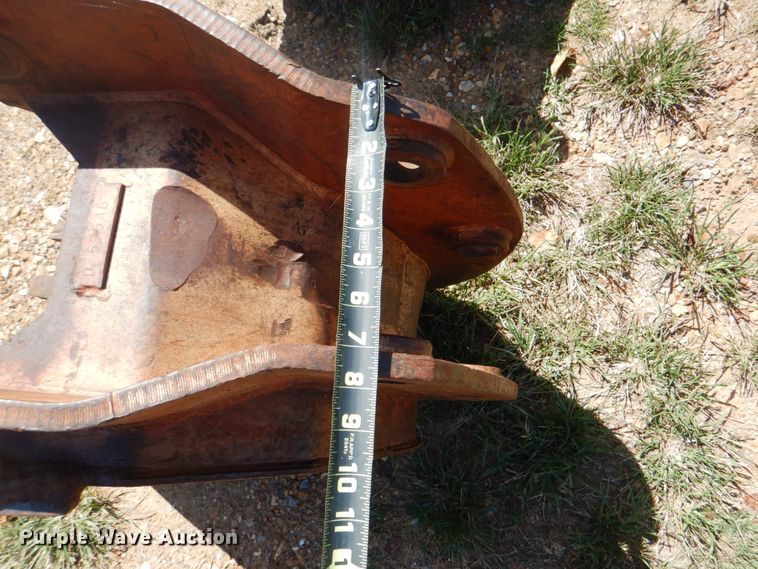 image for item DG1670 (2) excavator buckets