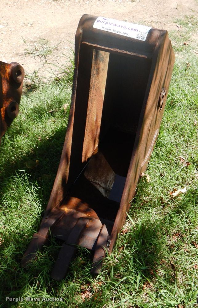 image for item DG1672 (3) excavator buckets