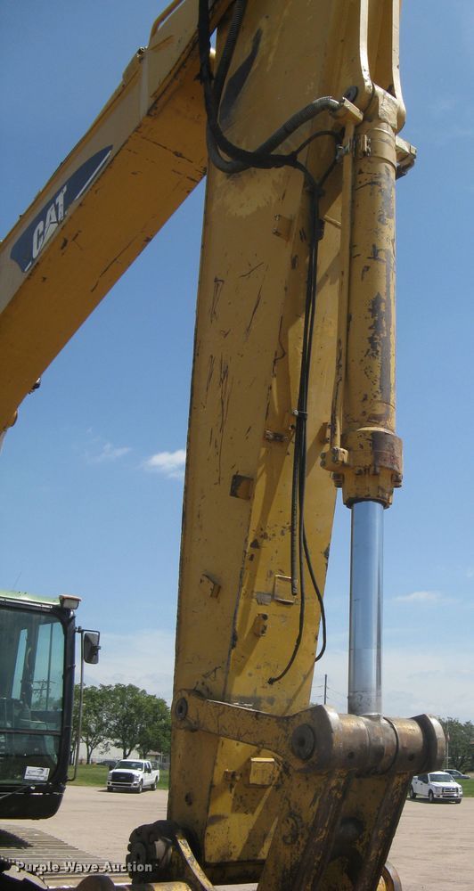 image for item DG5300 2005 Caterpillar 330CL  excavator