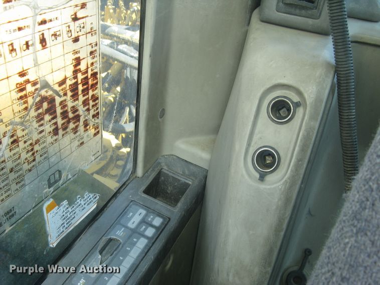 image for item DG5300 2005 Caterpillar 330CL  excavator