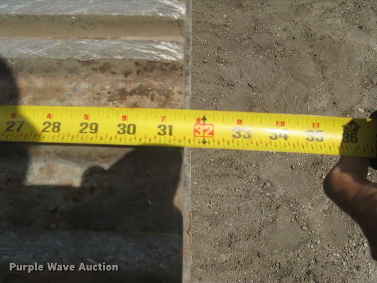 image for item DG5300 2005 Caterpillar 330CL  excavator