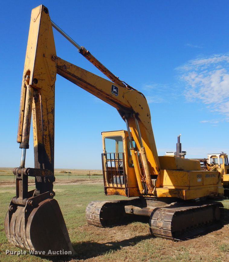 image for item DI5694 John Deere 690B  excavator
