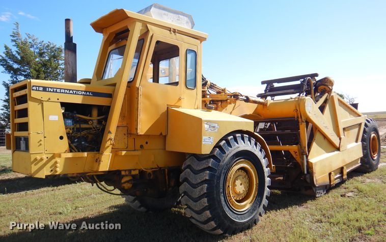 image for item DI5695 1974 International 412  elevating scraper