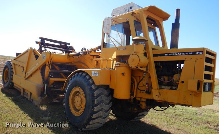 image for item DI5695 1974 International 412  elevating scraper