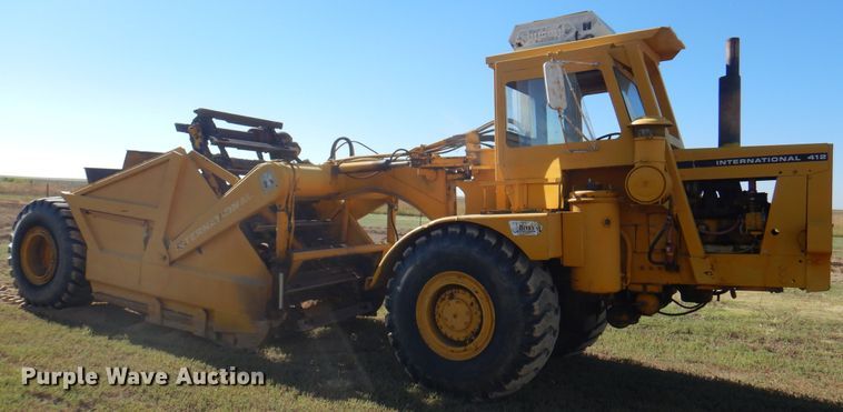 image for item DI5695 1974 International 412  elevating scraper