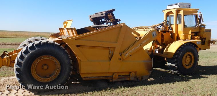 image for item DI5695 1974 International 412  elevating scraper