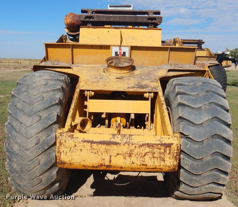 image for item DI5695 1974 International 412  elevating scraper