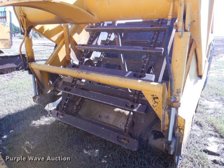 image for item DI5695 1974 International 412  elevating scraper