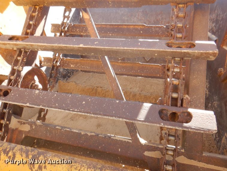 image for item DI5695 1974 International 412  elevating scraper