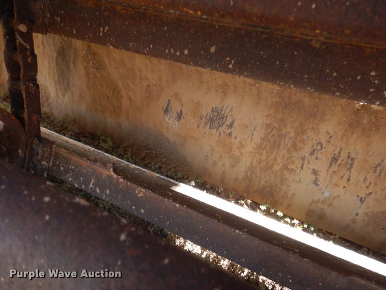 image for item DI5695 1974 International 412  elevating scraper