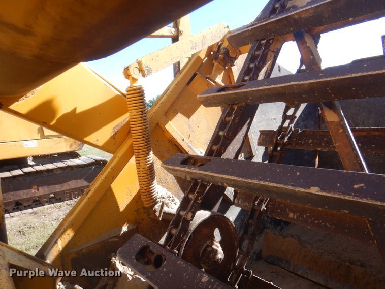 image for item DI5695 1974 International 412  elevating scraper