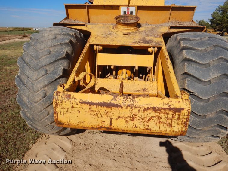 image for item DI5695 1974 International 412  elevating scraper