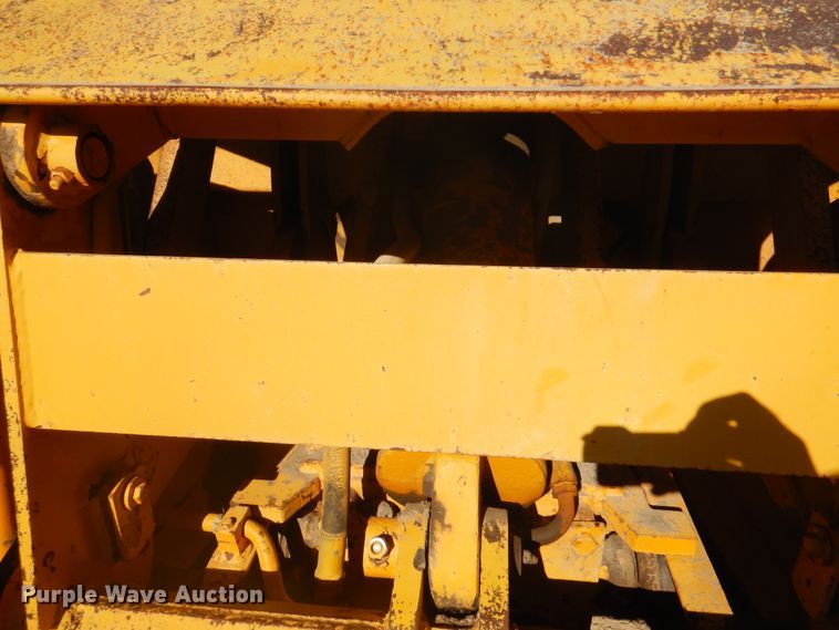 image for item DI5695 1974 International 412  elevating scraper