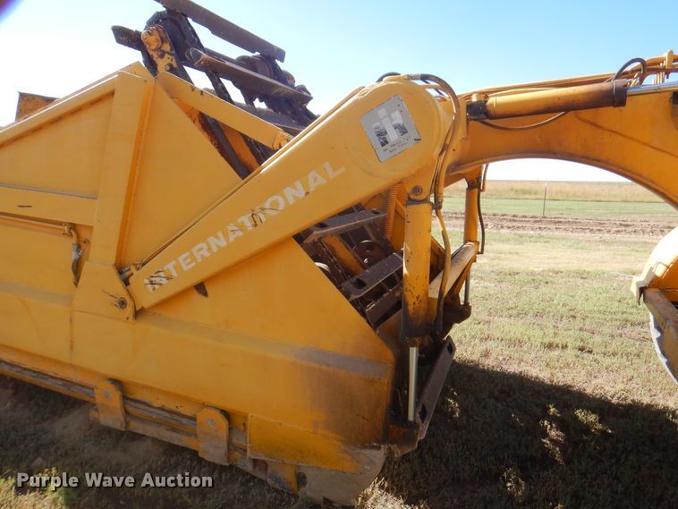 image for item DI5695 1974 International 412  elevating scraper