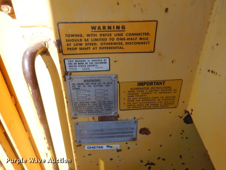 image for item DI5695 1974 International 412  elevating scraper