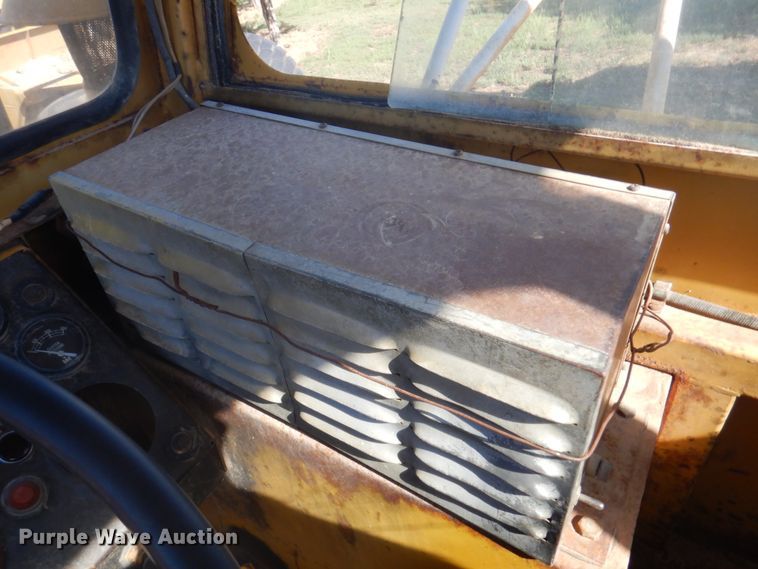 image for item DI5695 1974 International 412  elevating scraper