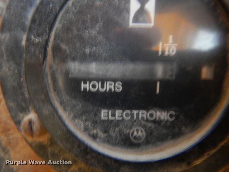 image for item DI5695 1974 International 412  elevating scraper