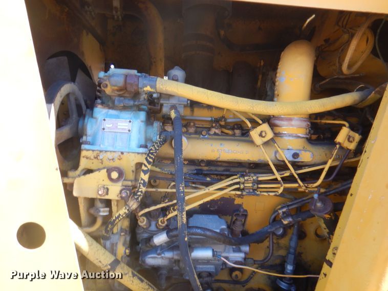 image for item DI5695 1974 International 412  elevating scraper