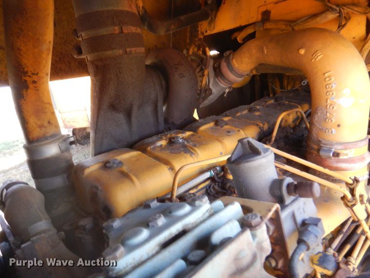 image for item DI5695 1974 International 412  elevating scraper