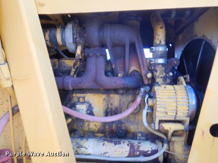 image for item DI5695 1974 International 412  elevating scraper