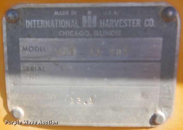 image for item DI5695 1974 International 412  elevating scraper