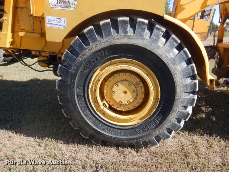 image for item DI5695 1974 International 412  elevating scraper