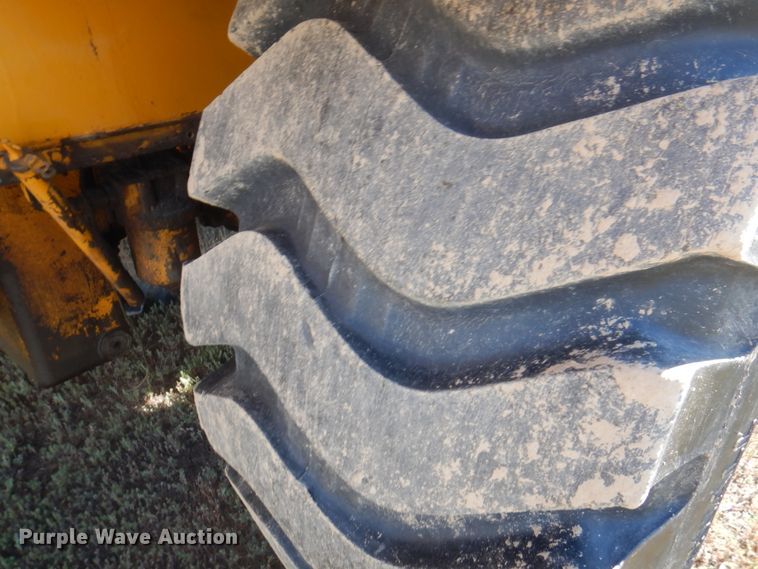 image for item DI5695 1974 International 412  elevating scraper