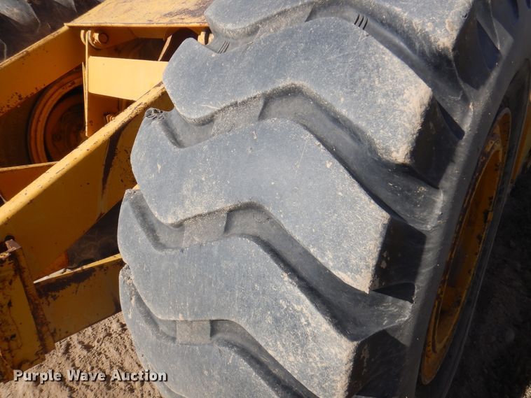 image for item DI5695 1974 International 412  elevating scraper