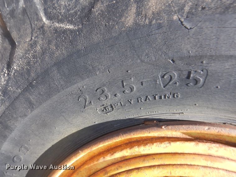 image for item DI5695 1974 International 412  elevating scraper