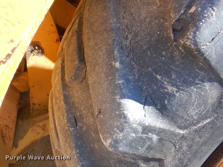 image for item DI5695 1974 International 412  elevating scraper