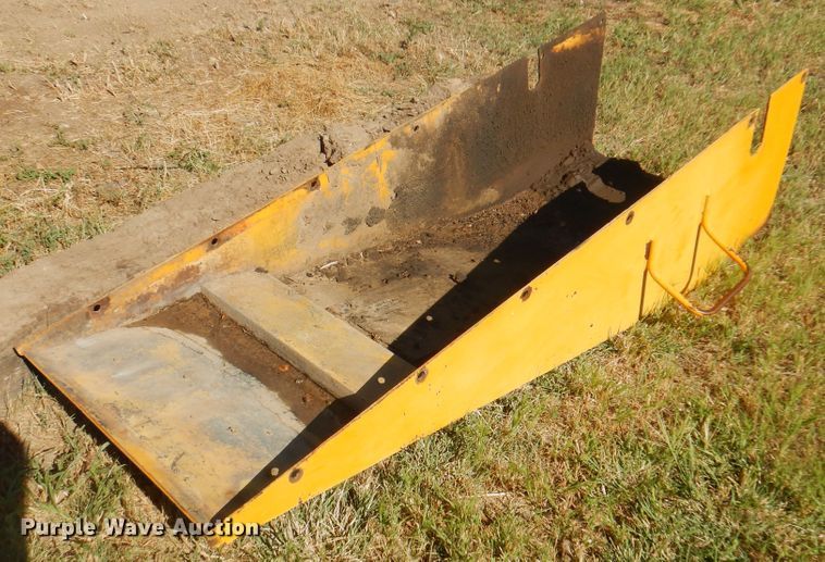 image for item DI5695 1974 International 412  elevating scraper