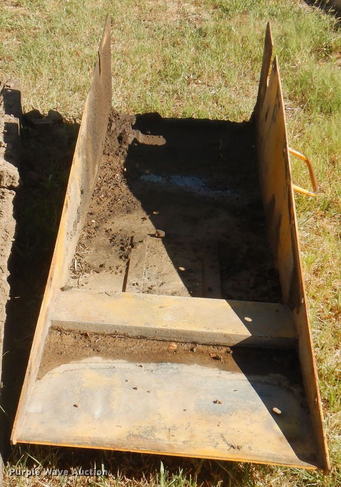 image for item DI5695 1974 International 412  elevating scraper